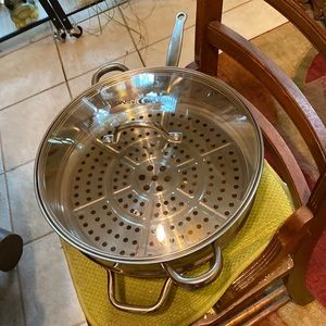 Stir-fry pan with steamer